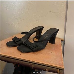 a little too big I would say a true 7.5 would fit or an 8